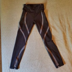 Lululemon Wild Twist 7/8 Leggings Size 4